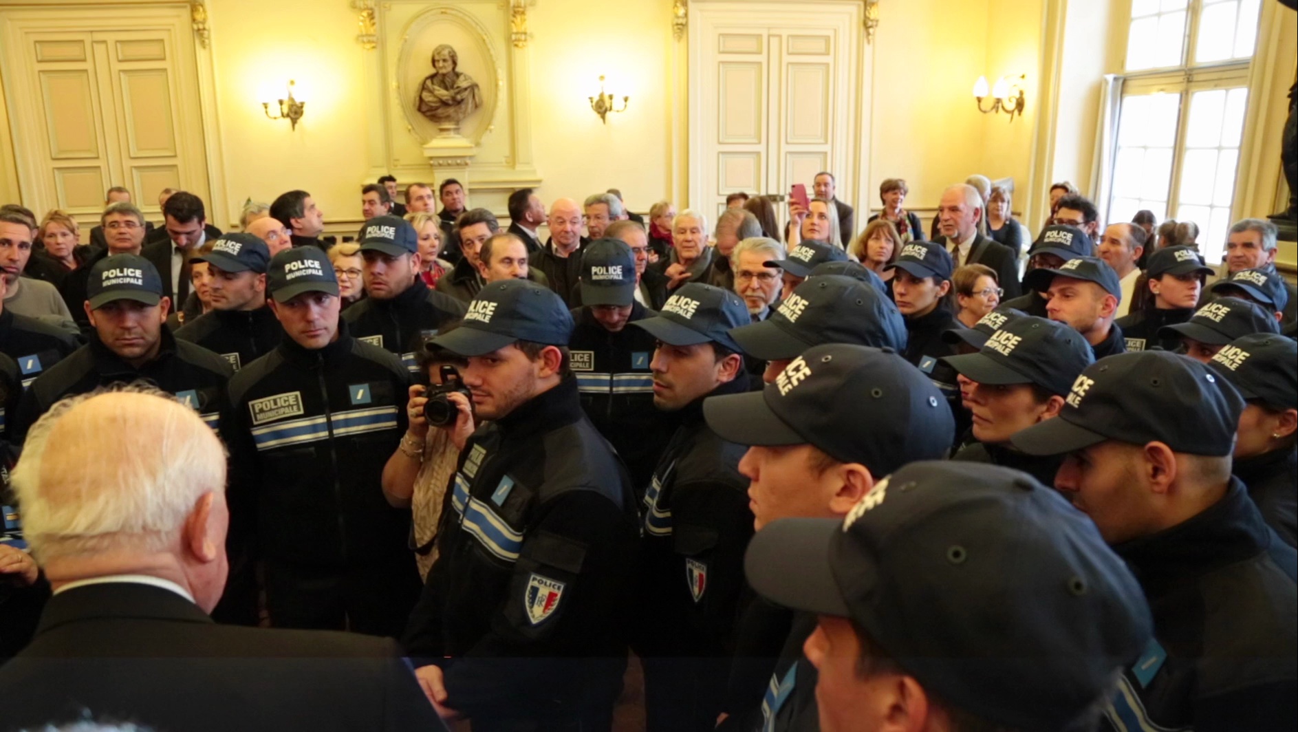 Dailymotion Marseille : Gaudin présente 100 nouveaux policiers municipaux